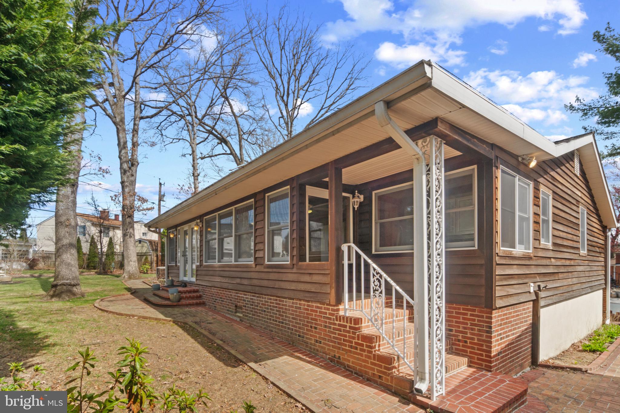 4 CENTERHILL COURT