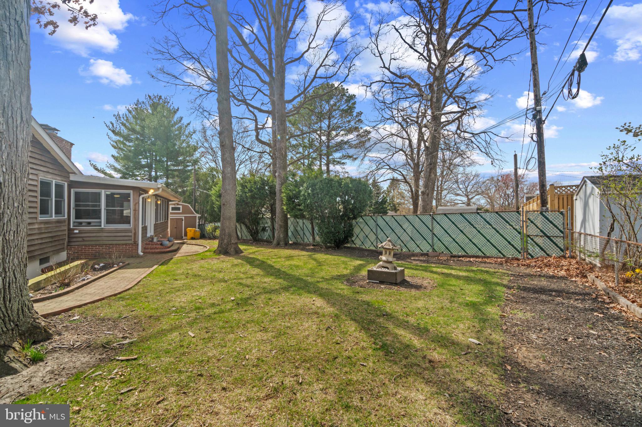 4 CENTERHILL COURT