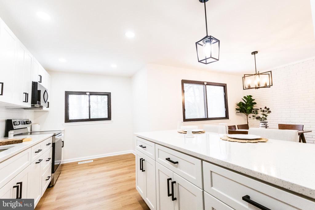545 CRESTPARK DRIVE