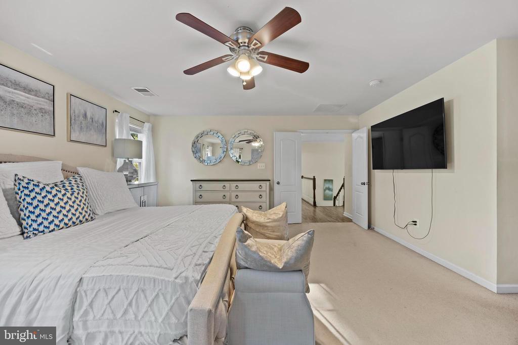 7212 STALLINGS DRIVE