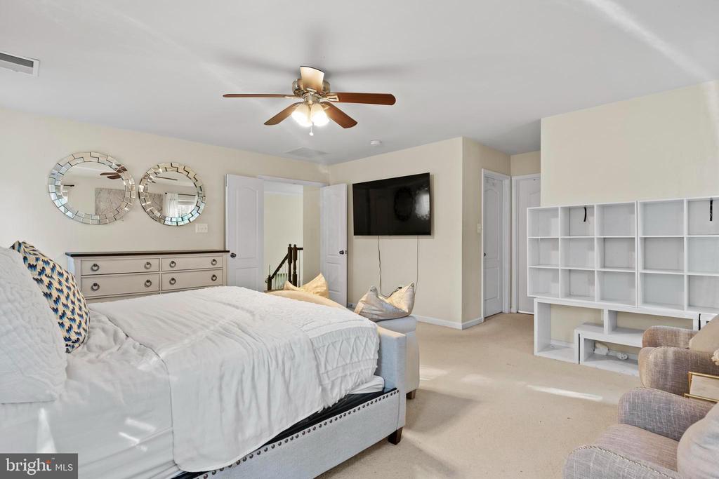 7212 STALLINGS DRIVE