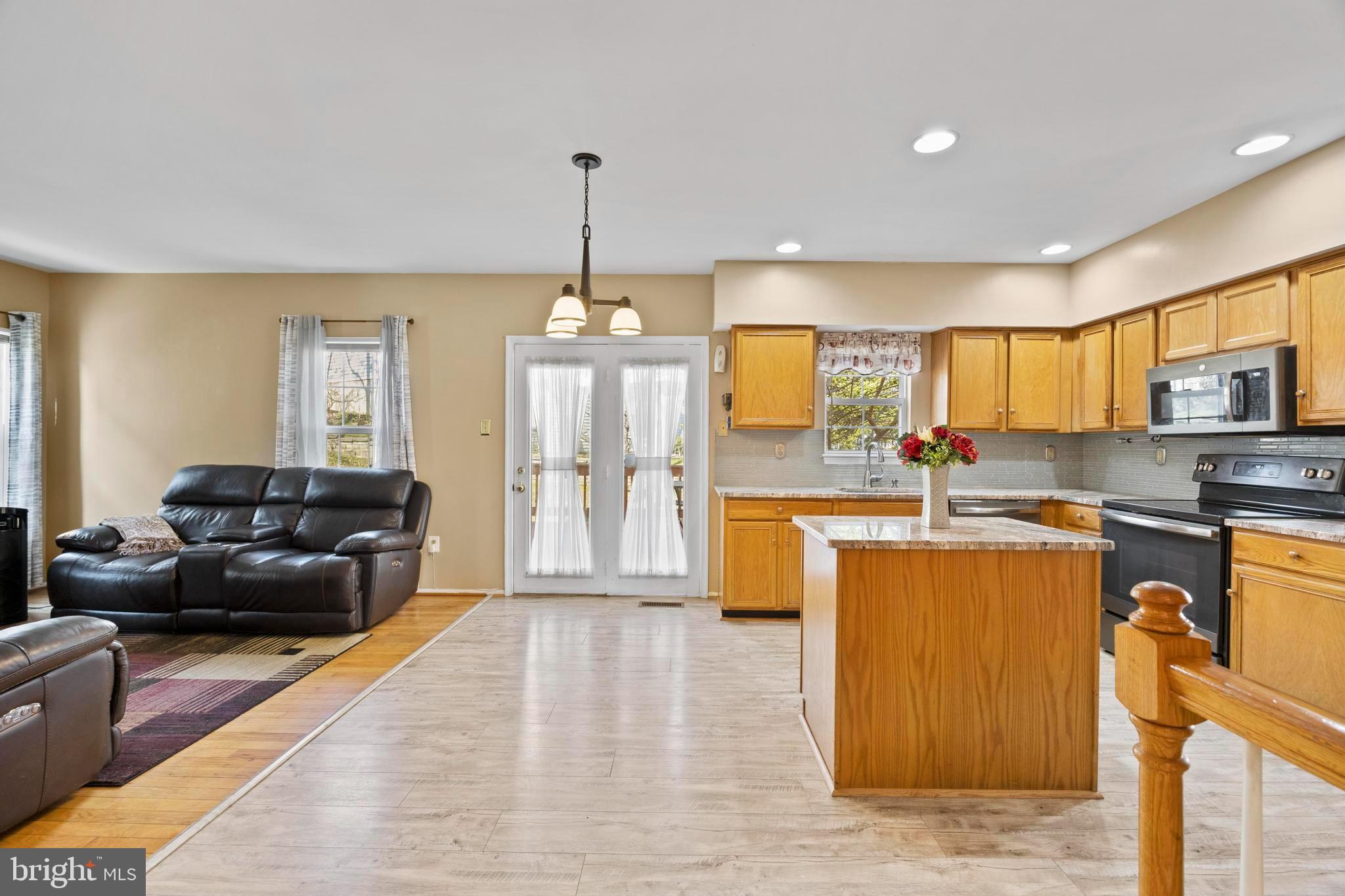 9046 TARPLEYS CIRCLE