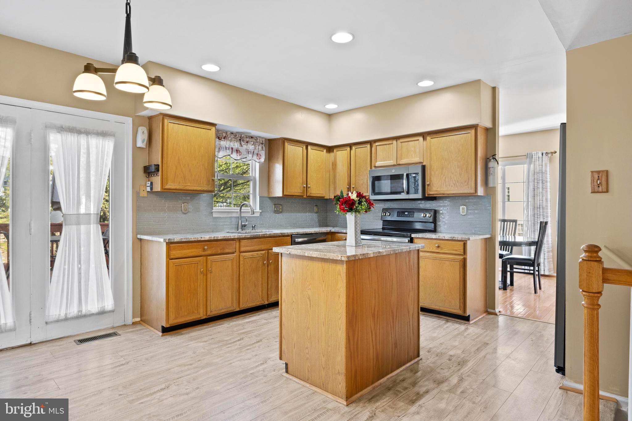 9046 TARPLEYS CIRCLE