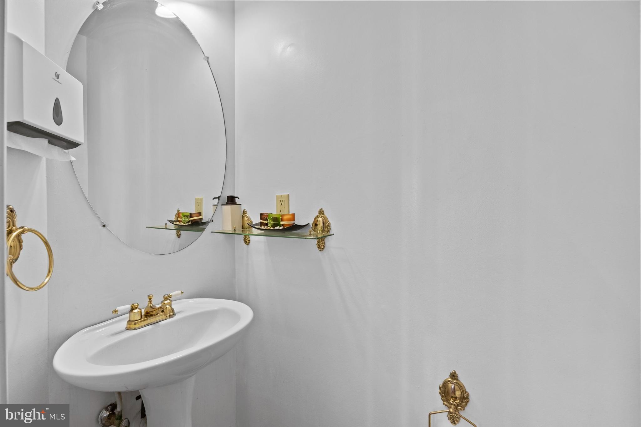 9046 TARPLEYS CIRCLE