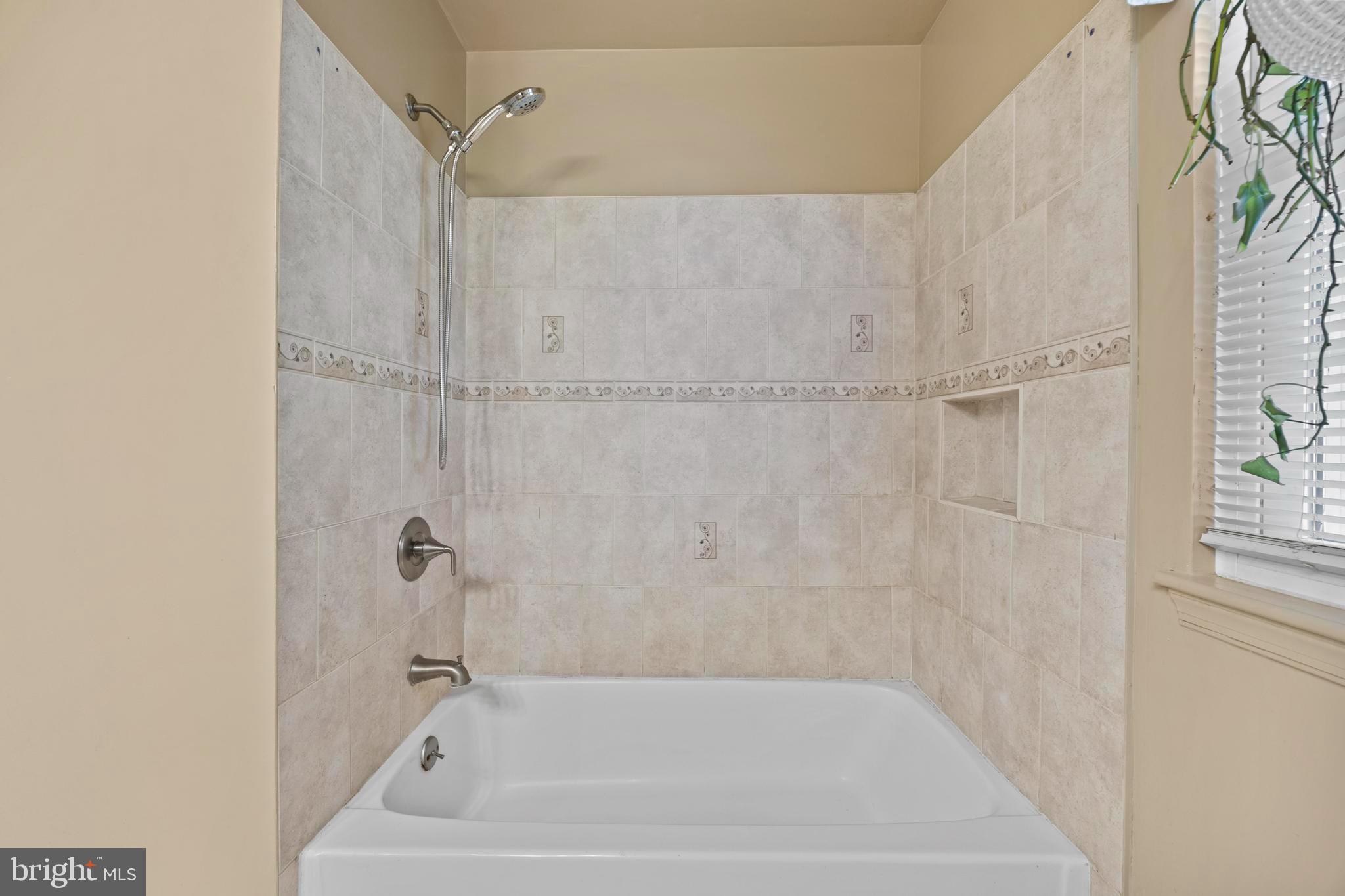 9046 TARPLEYS CIRCLE