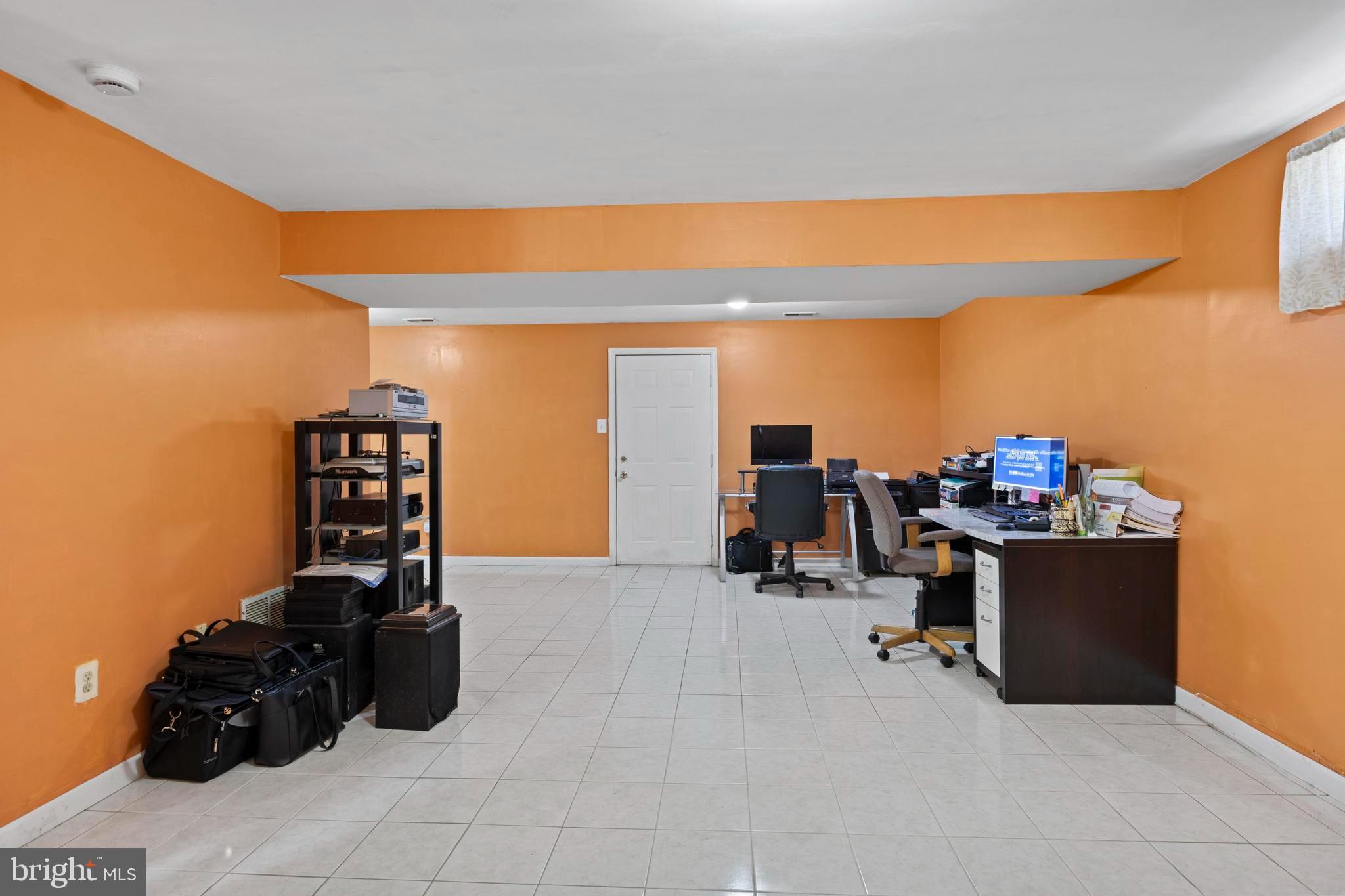 9046 TARPLEYS CIRCLE