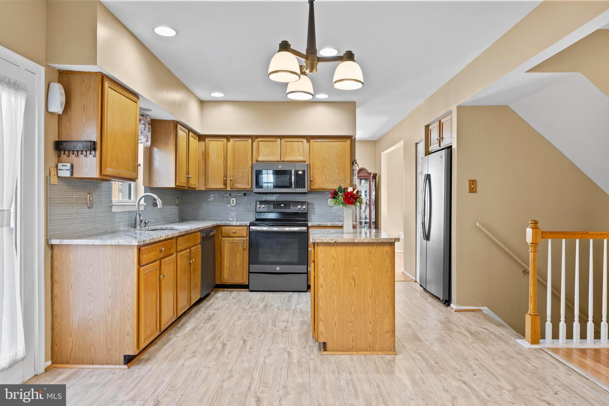 9046 TARPLEYS CIRCLE