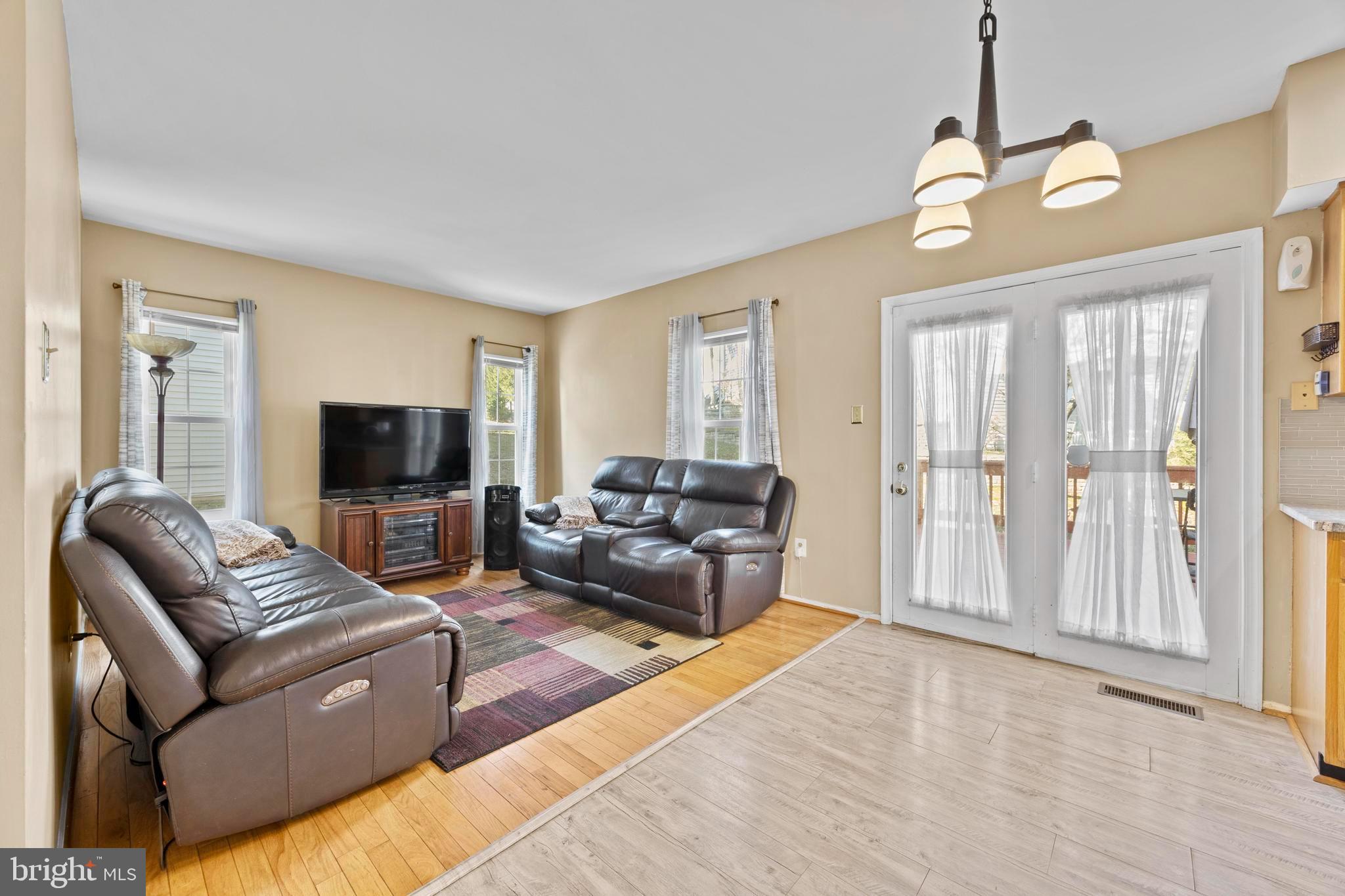 9046 TARPLEYS CIRCLE