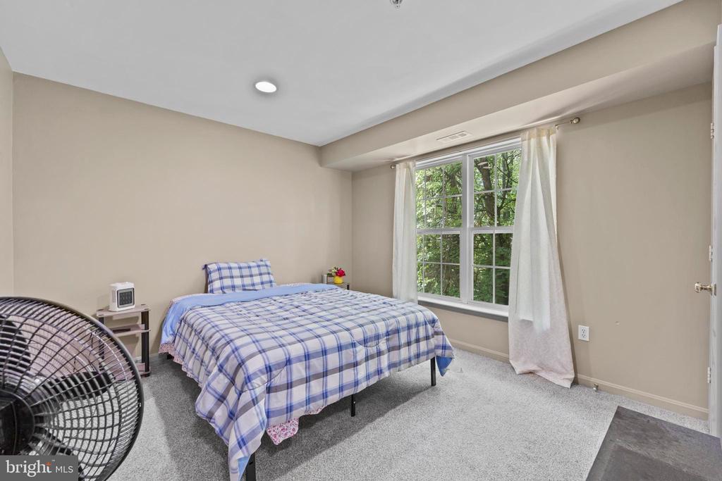 9847 BON HAVEN LANE