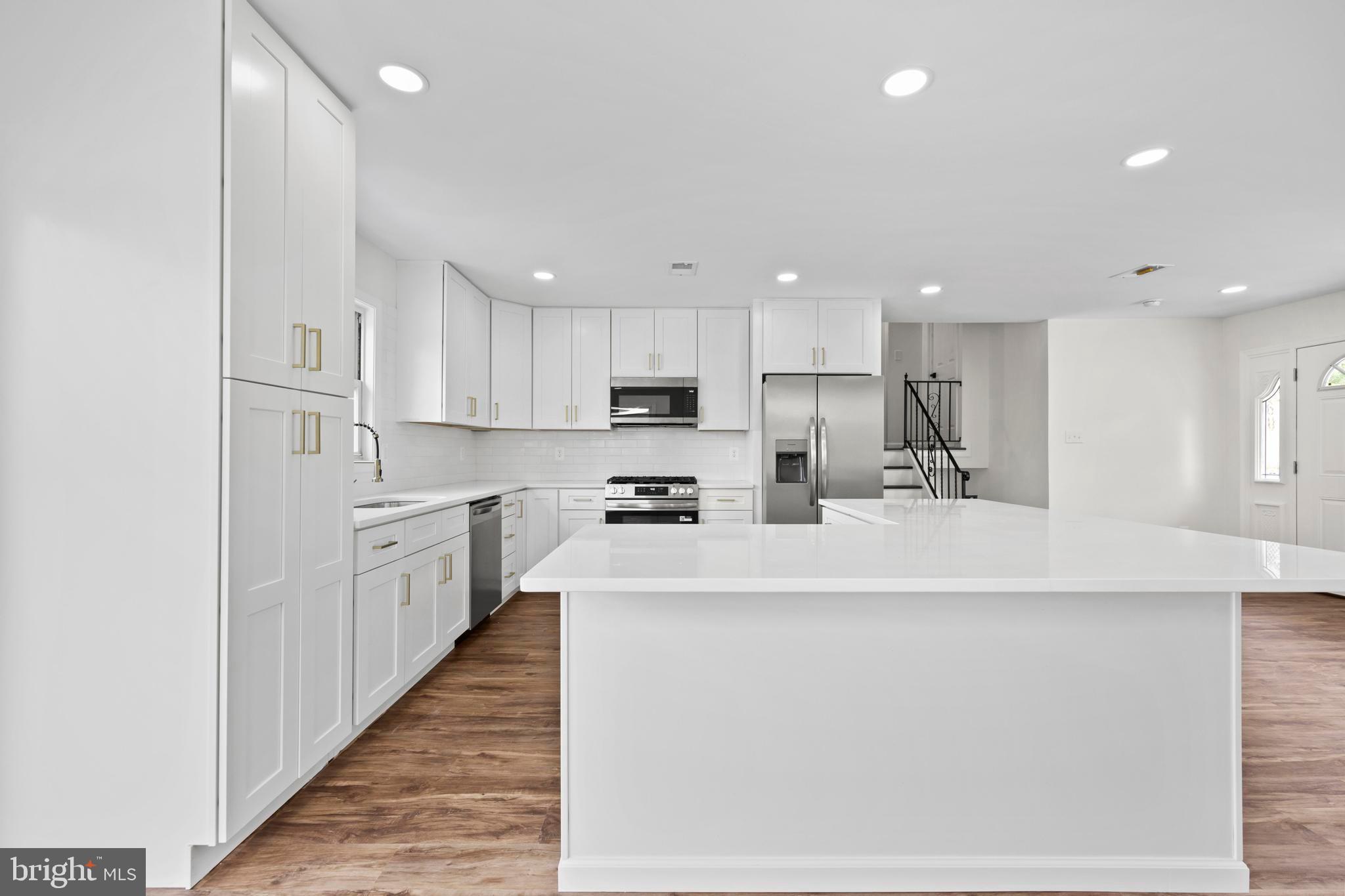 5815 HERON DRIVE