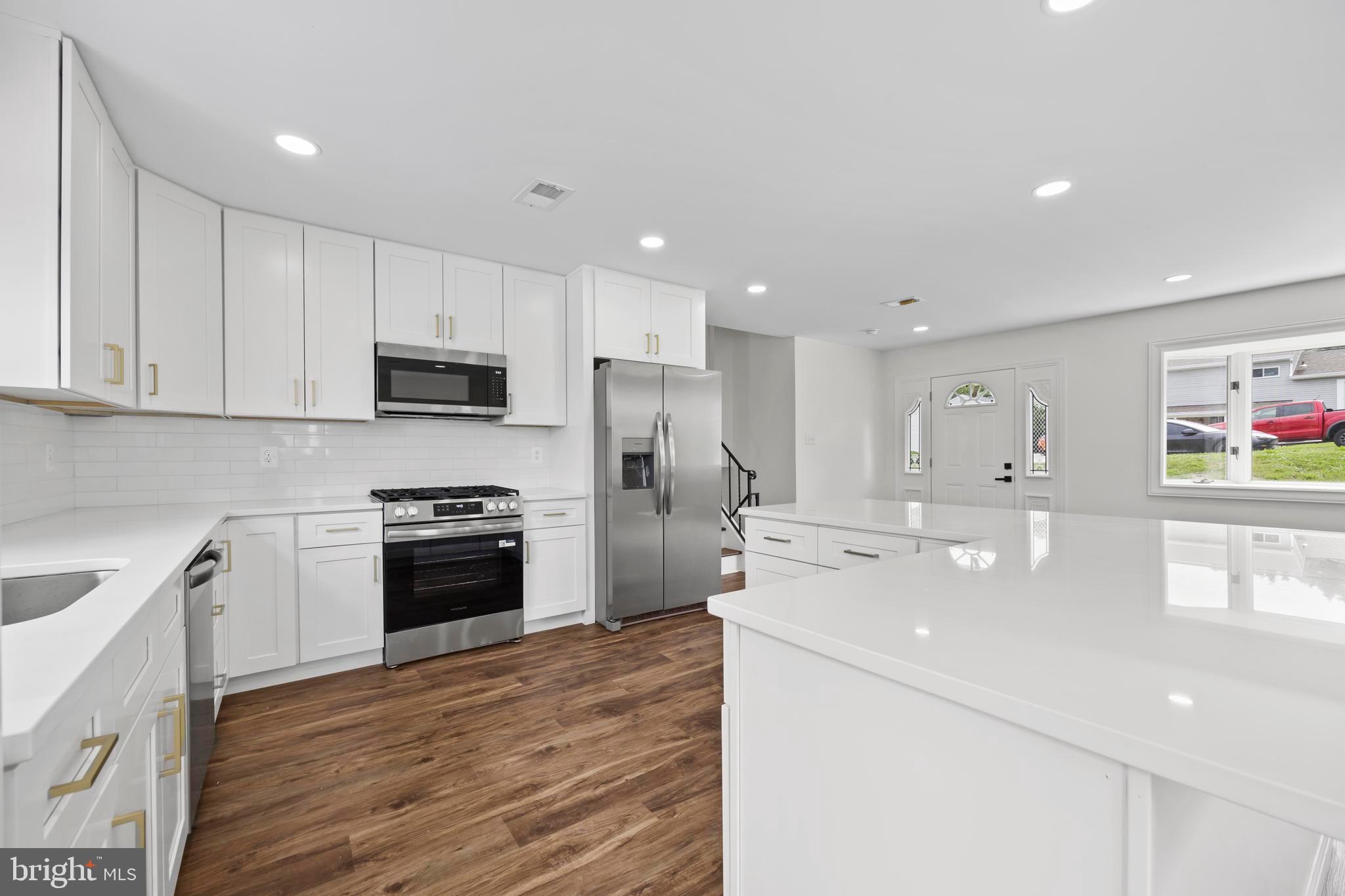 5815 HERON DRIVE
