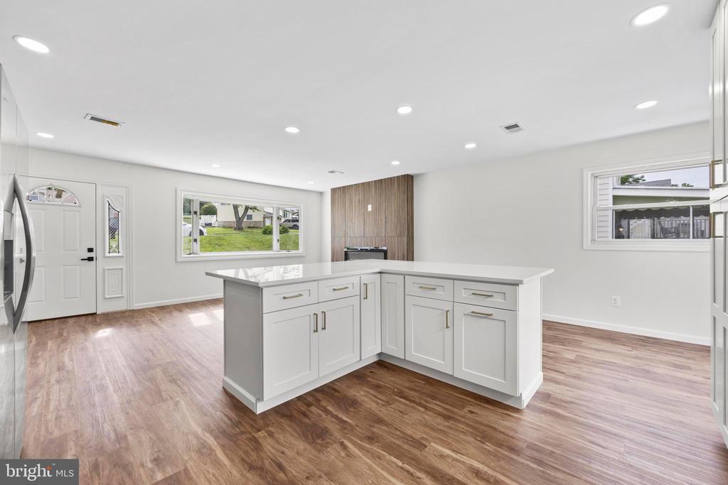5815 HERON DRIVE