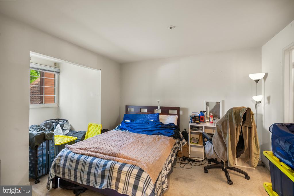 4924 COLUMBIA ROAD Unit: 5