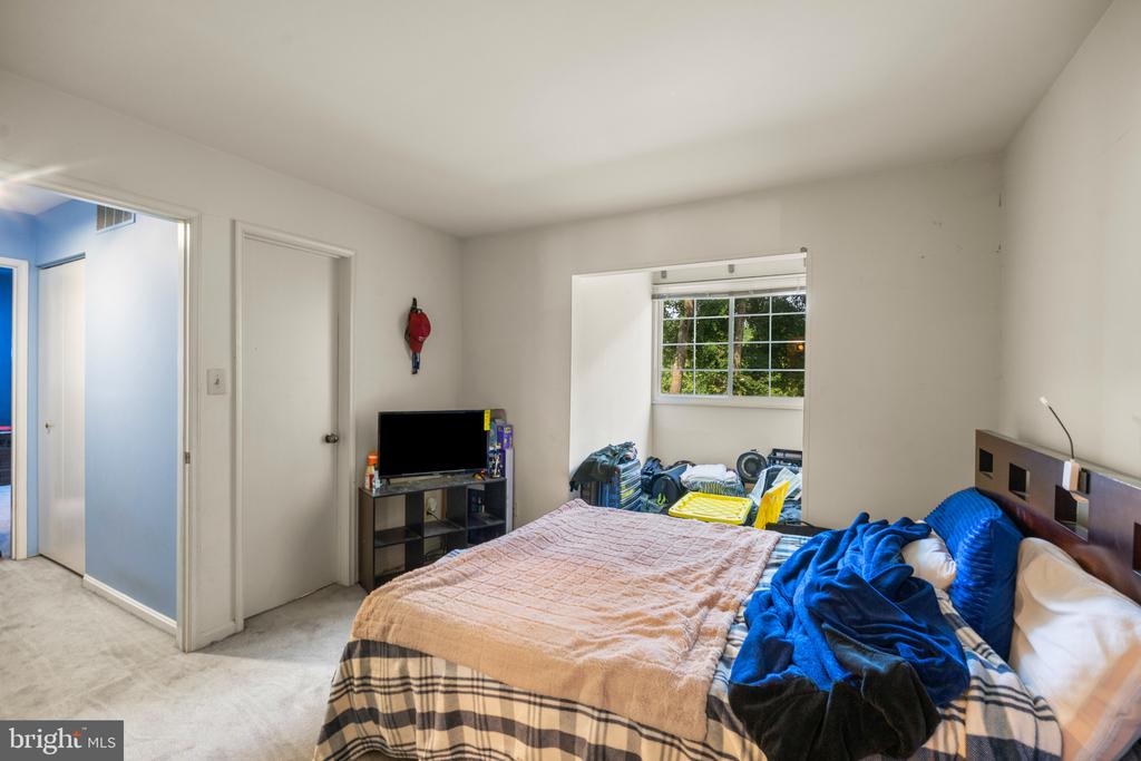 4924 COLUMBIA ROAD Unit: 5