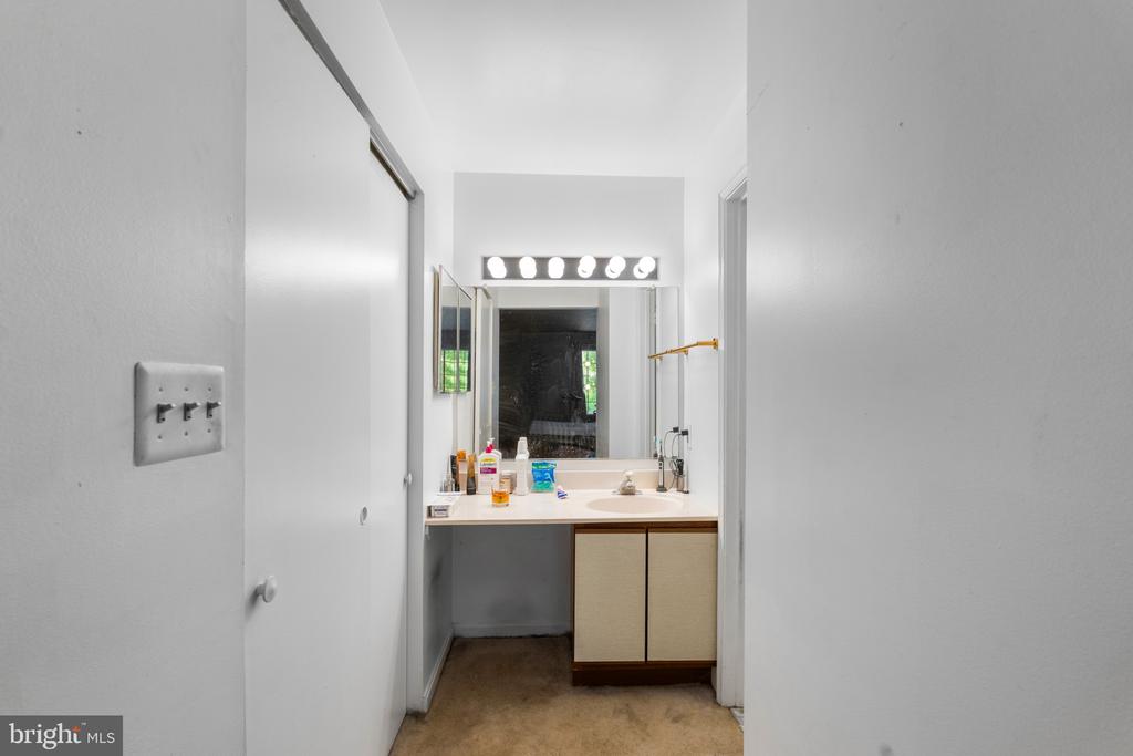 4924 COLUMBIA ROAD Unit: 5