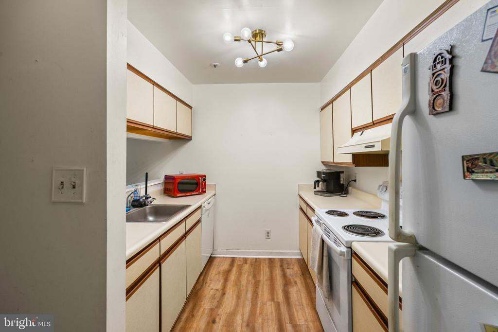 4924 COLUMBIA ROAD Unit: 5