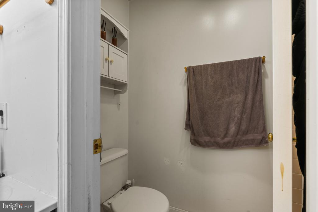 4924 COLUMBIA ROAD Unit: 5
