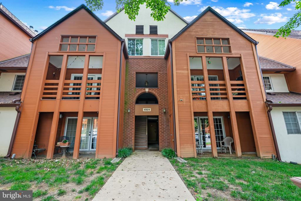4924 COLUMBIA ROAD Unit: 5