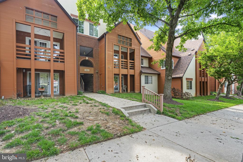 4924 COLUMBIA ROAD Unit: 5