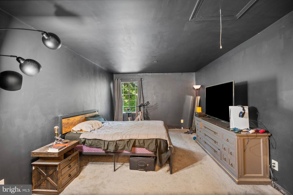 4924 COLUMBIA ROAD Unit: 5