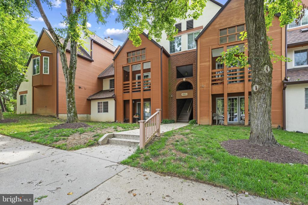 4924 COLUMBIA ROAD Unit: 5