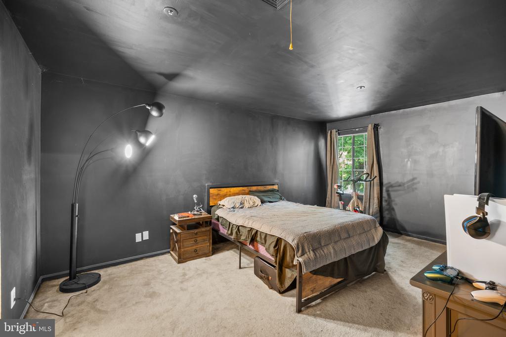 4924 COLUMBIA ROAD Unit: 5