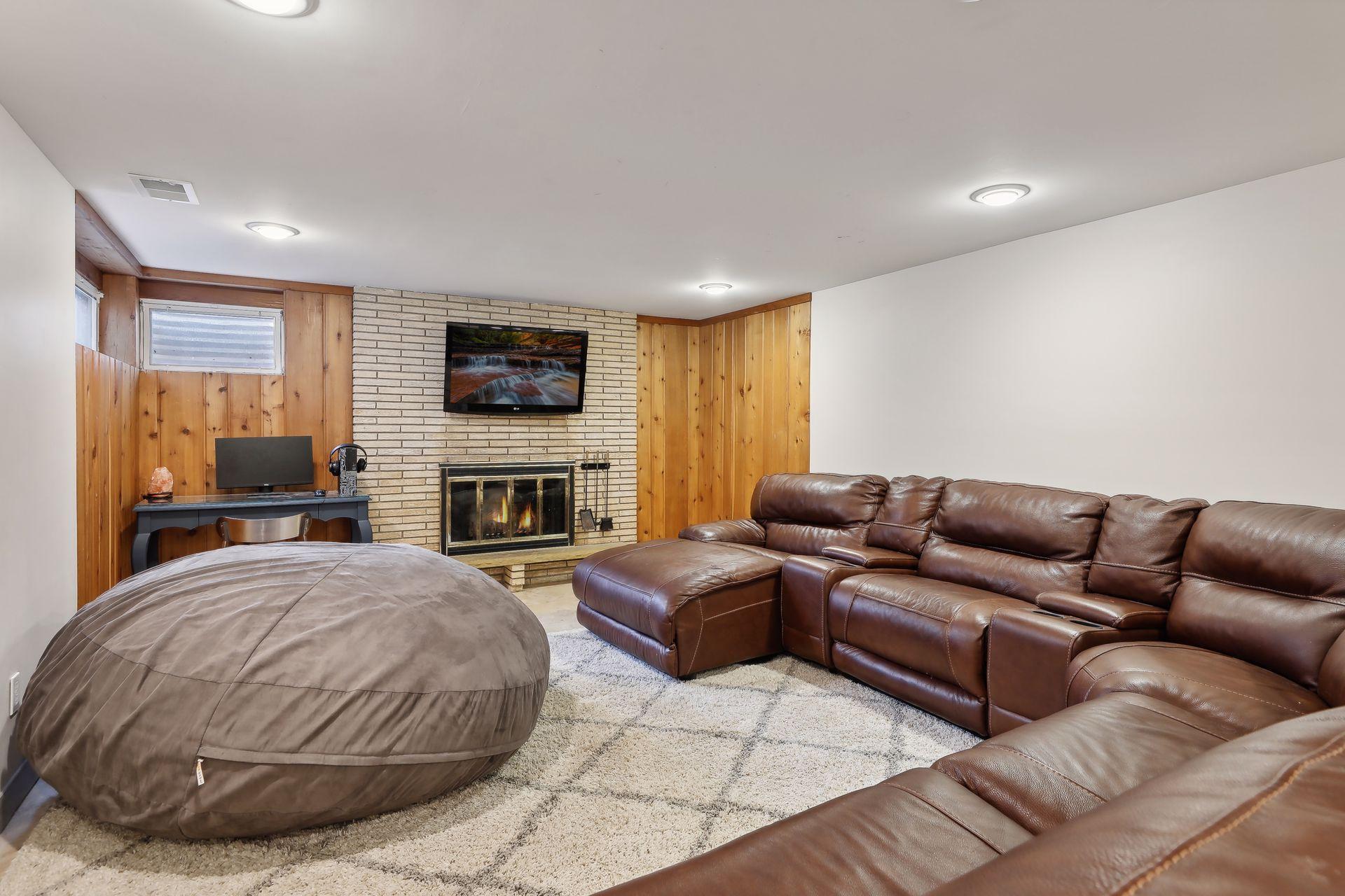 2504 Oakwood Drive