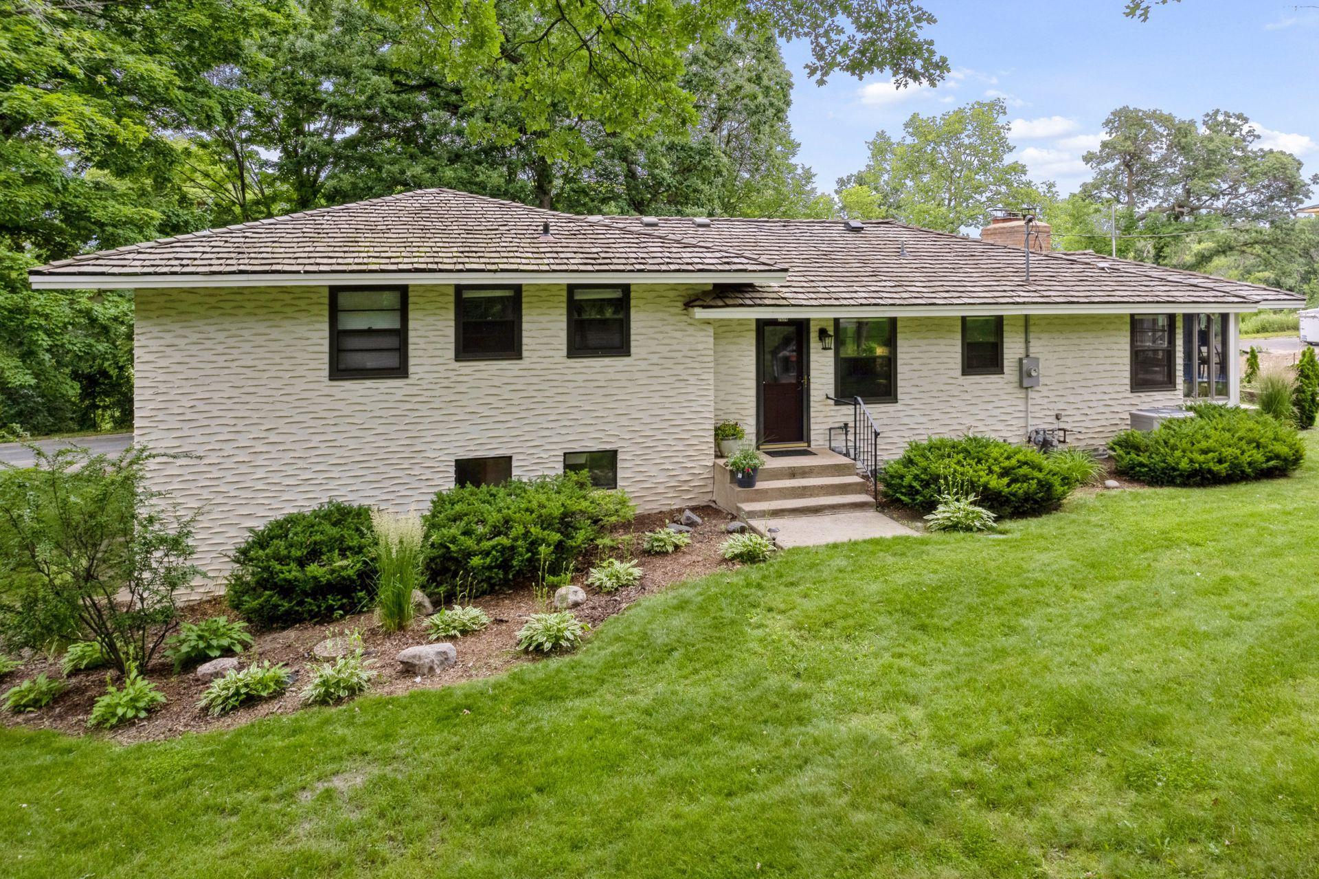 2504 Oakwood Drive