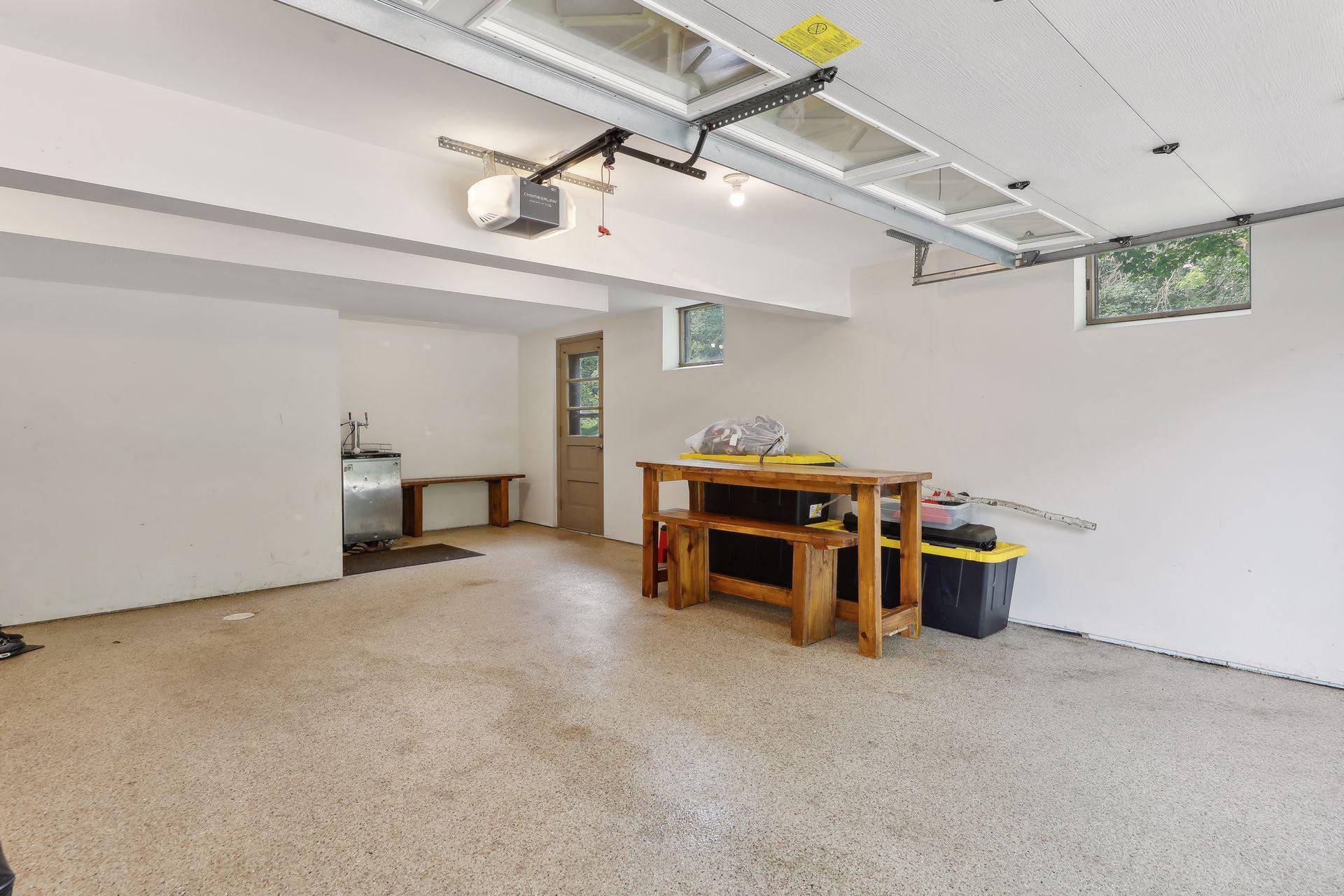 2504 Oakwood Drive