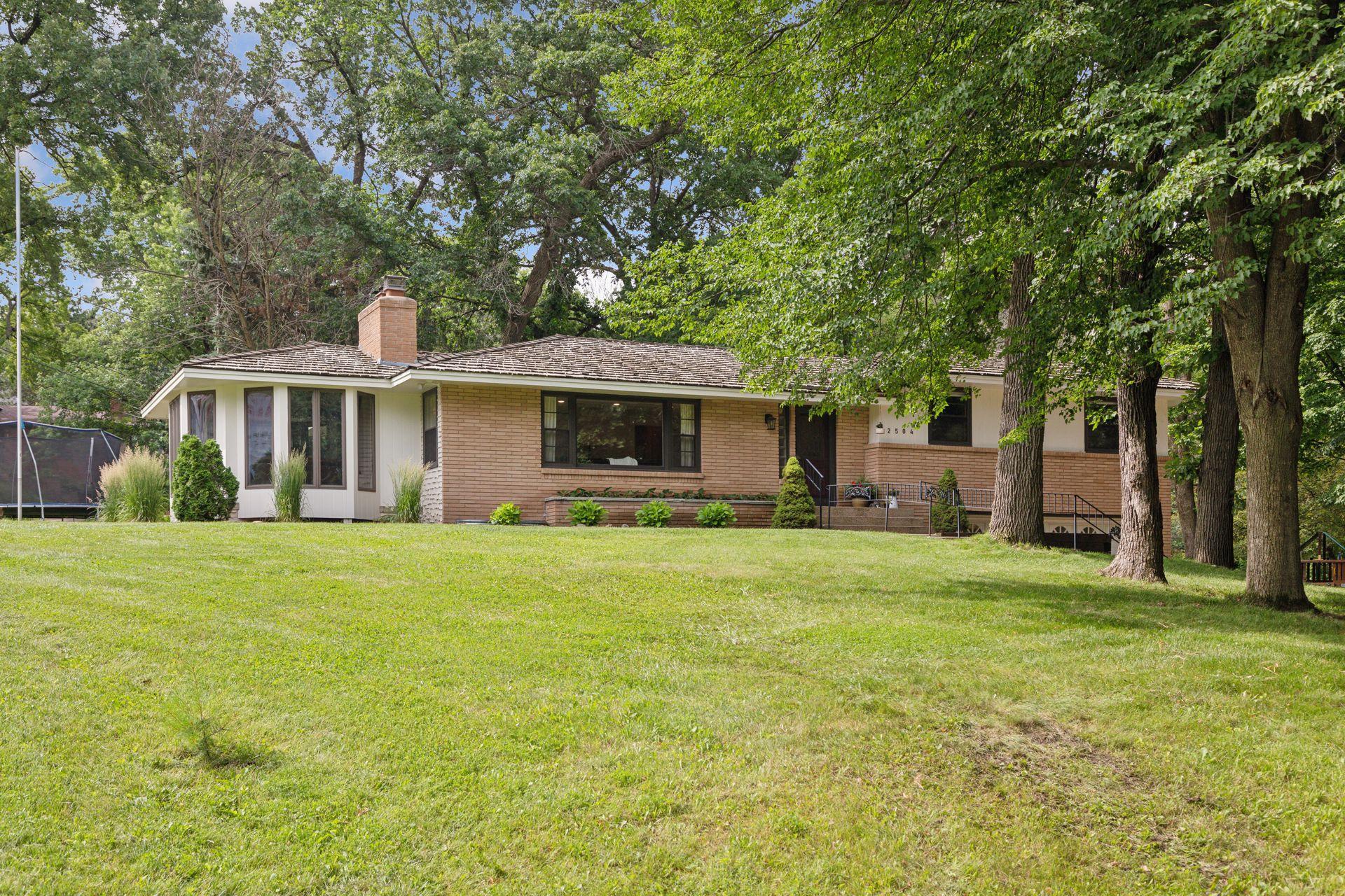 2504 Oakwood Drive