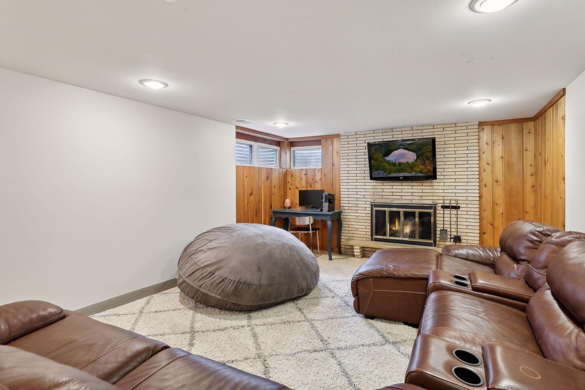 2504 Oakwood Drive