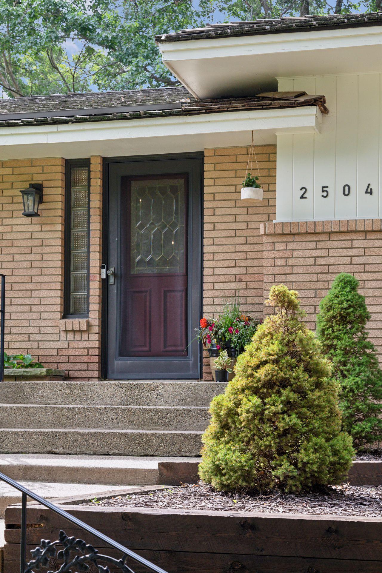 2504 Oakwood Drive
