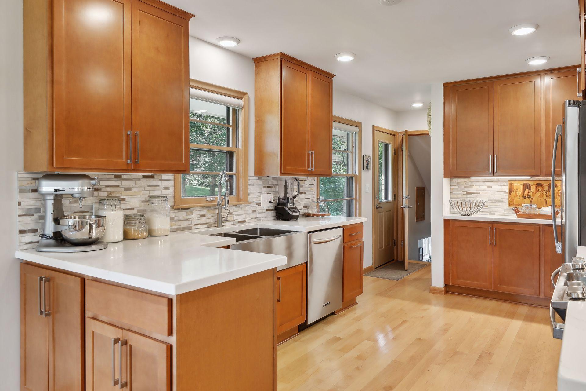 2504 Oakwood Drive