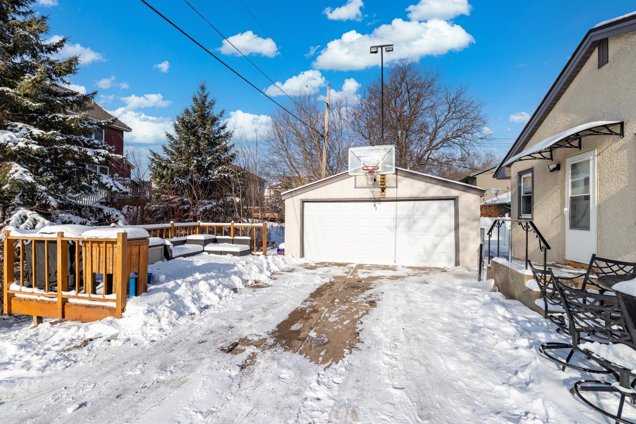 2447 Minnehaha Avenue E