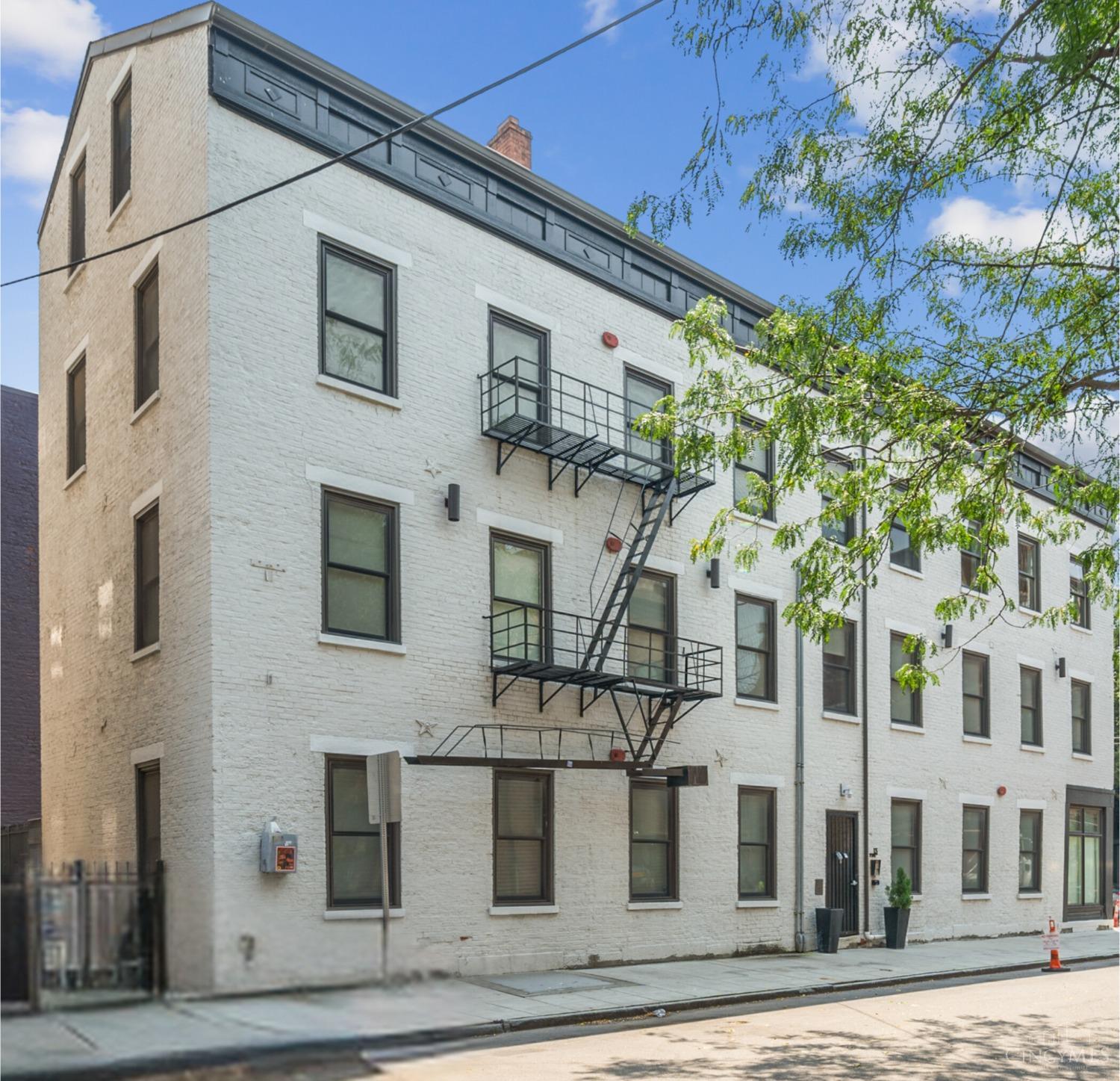 13 W Fifteenth Street A2