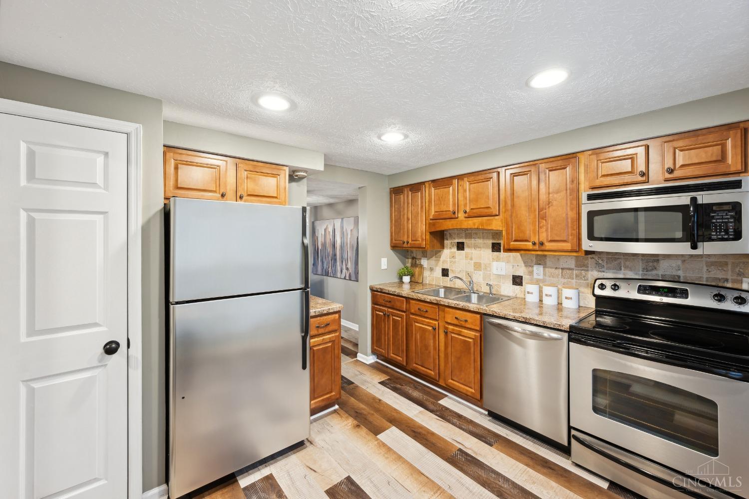 10802 Lakehurst Court 114