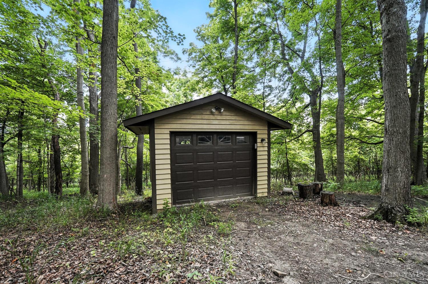 6125 Squirrelwoods Lane