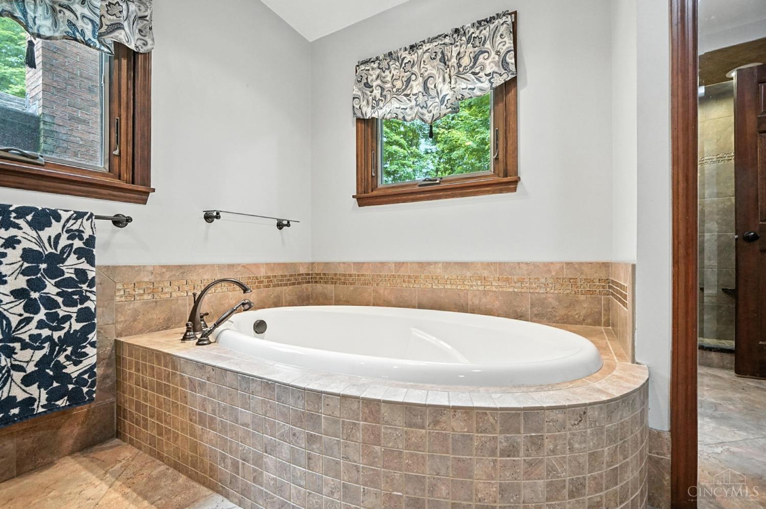 6125 Squirrelwoods Lane