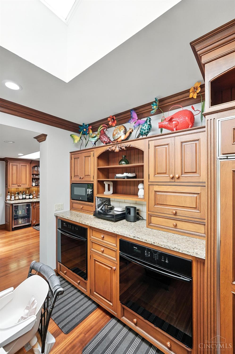 6125 Squirrelwoods Lane