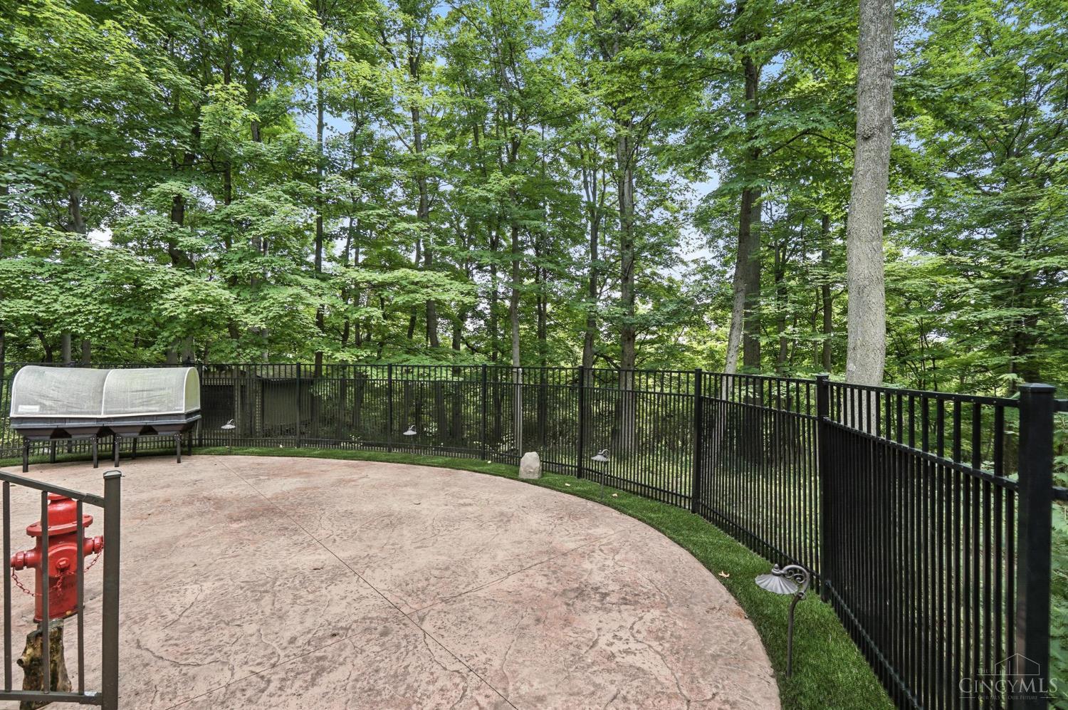 6125 Squirrelwoods Lane