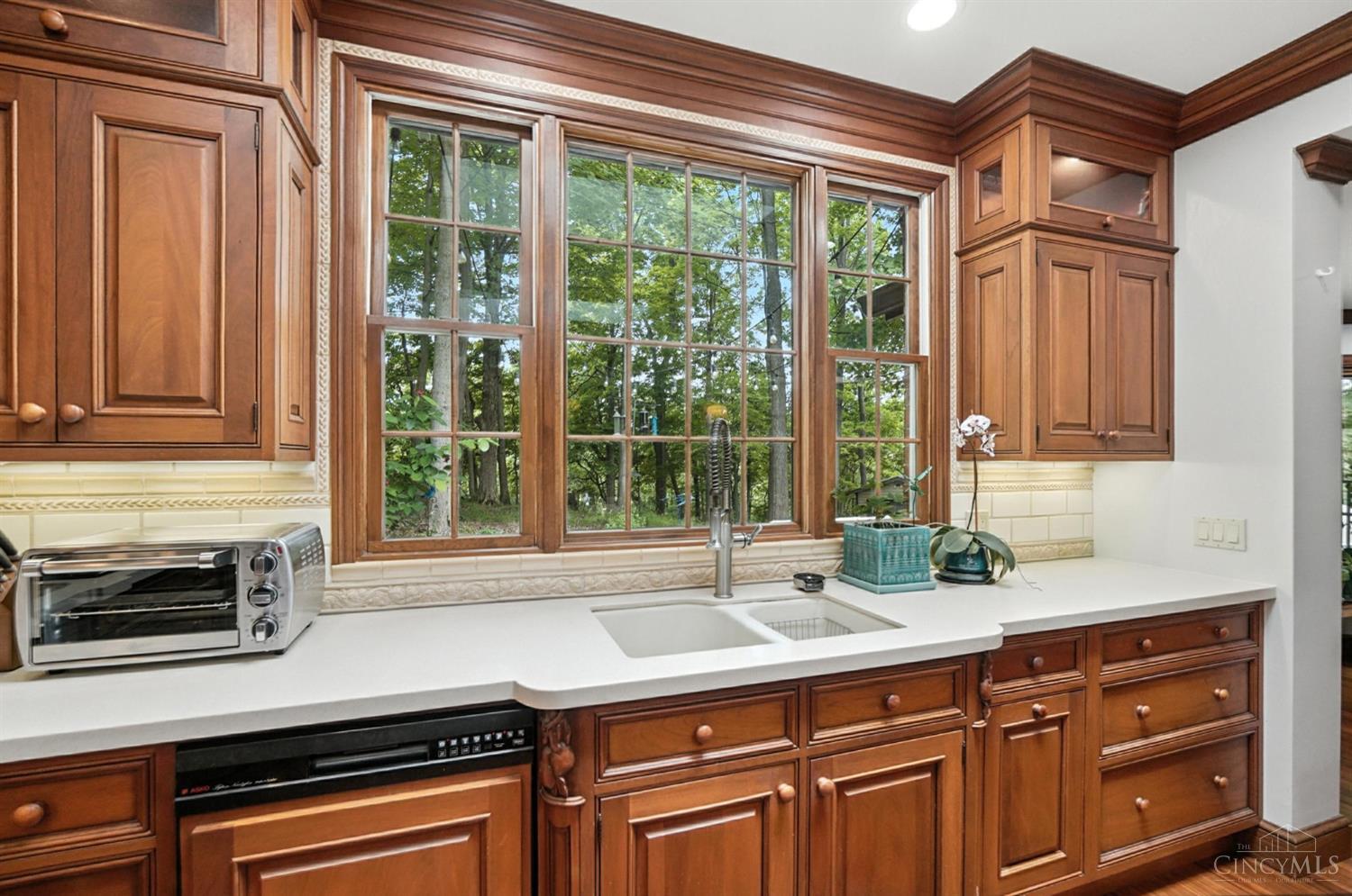 6125 Squirrelwoods Lane