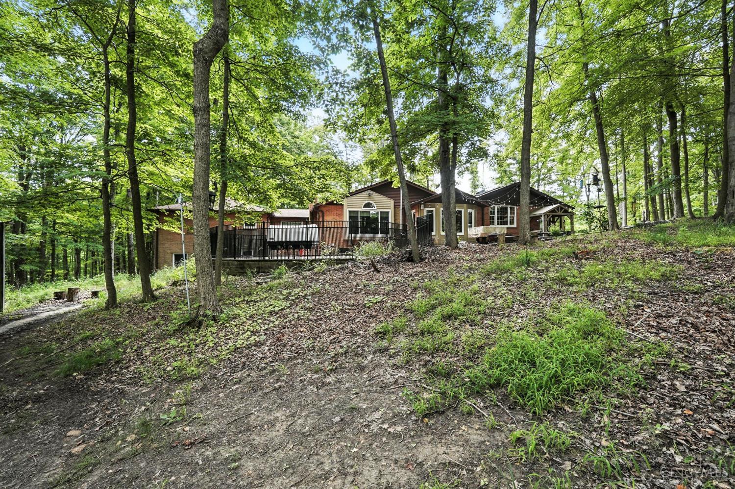 6125 Squirrelwoods Lane