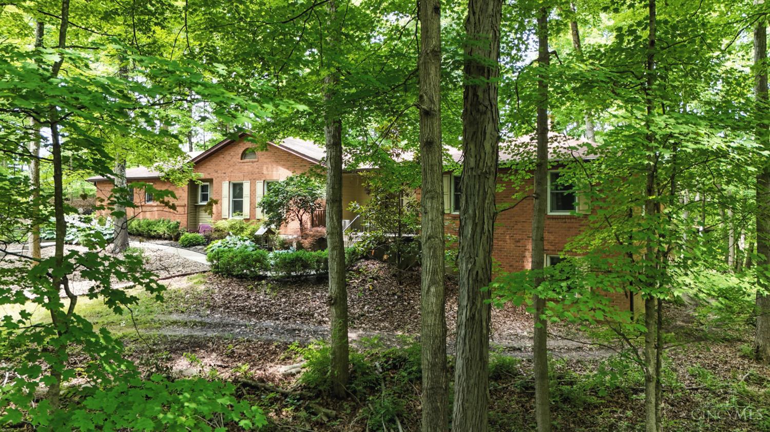 6125 Squirrelwoods Lane