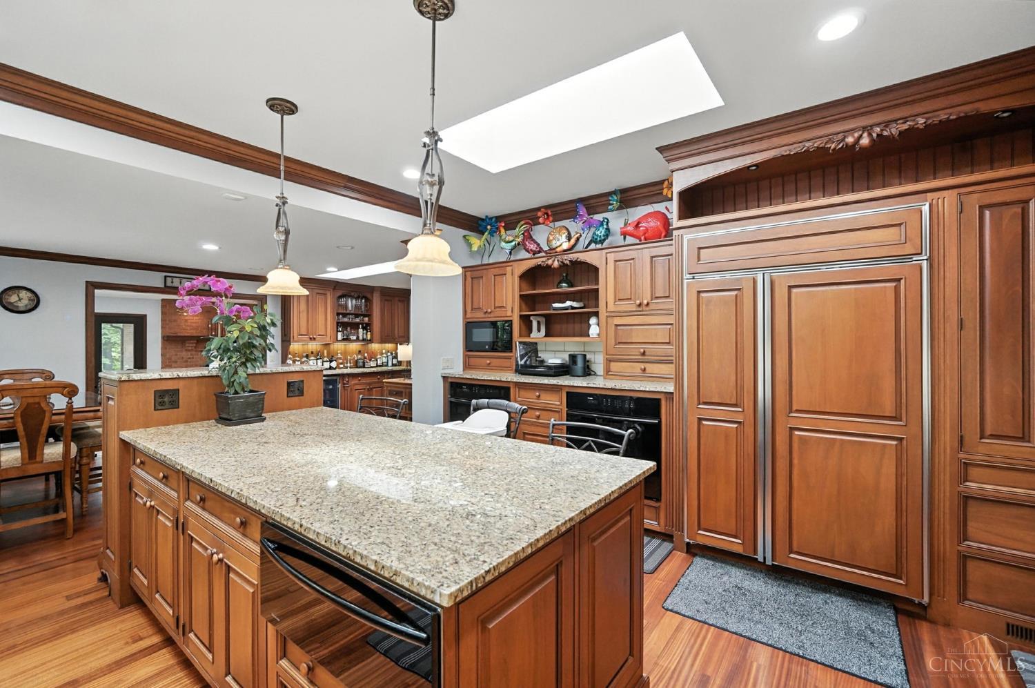6125 Squirrelwoods Lane