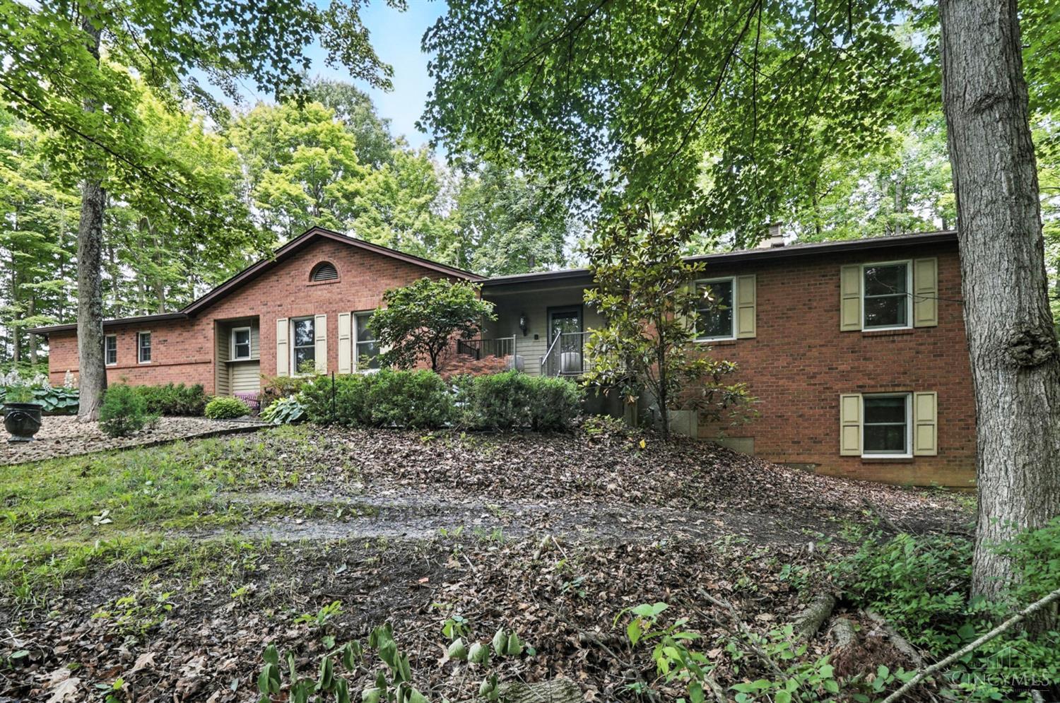 6125 Squirrelwoods Lane