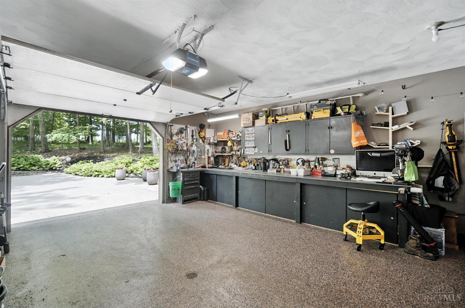 6125 Squirrelwoods Lane