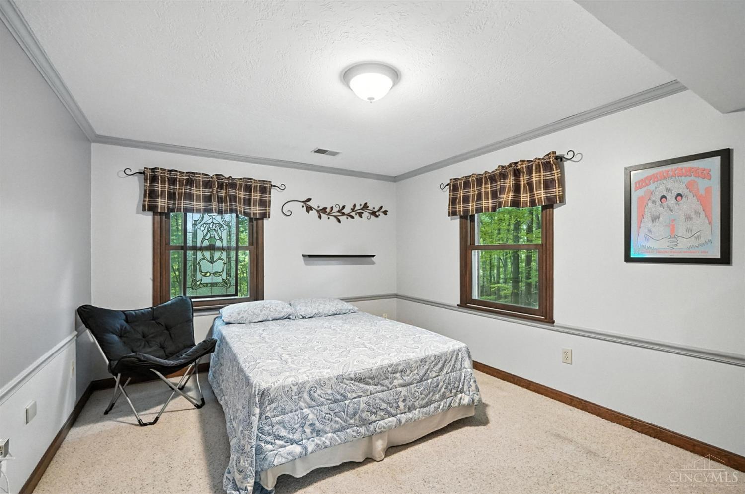 6125 Squirrelwoods Lane