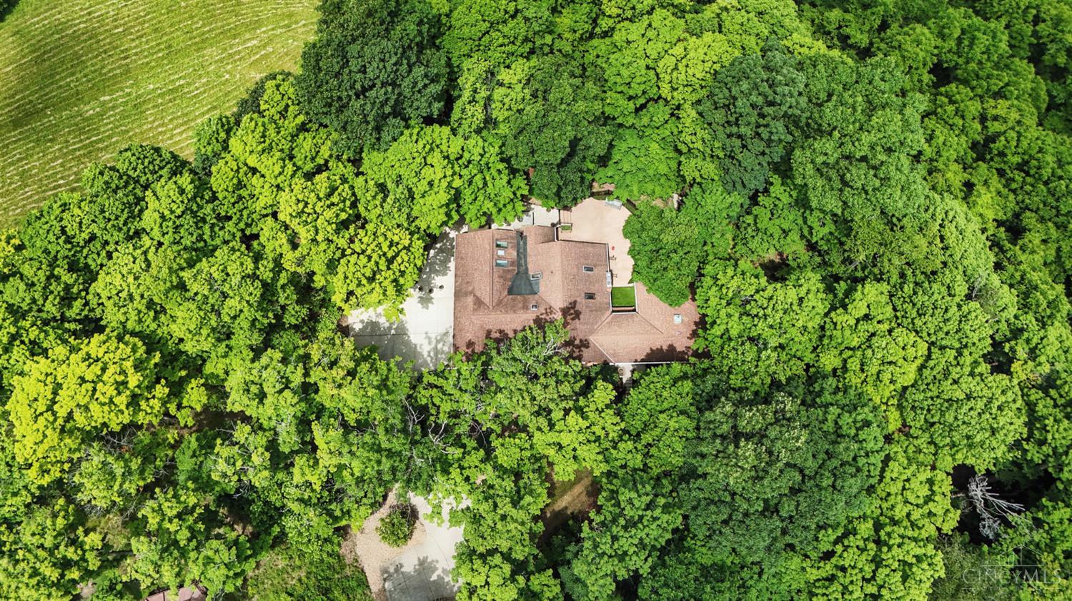 6125 Squirrelwoods Lane