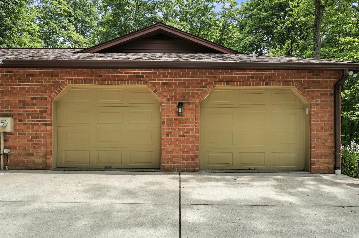 6125 Squirrelwoods Lane