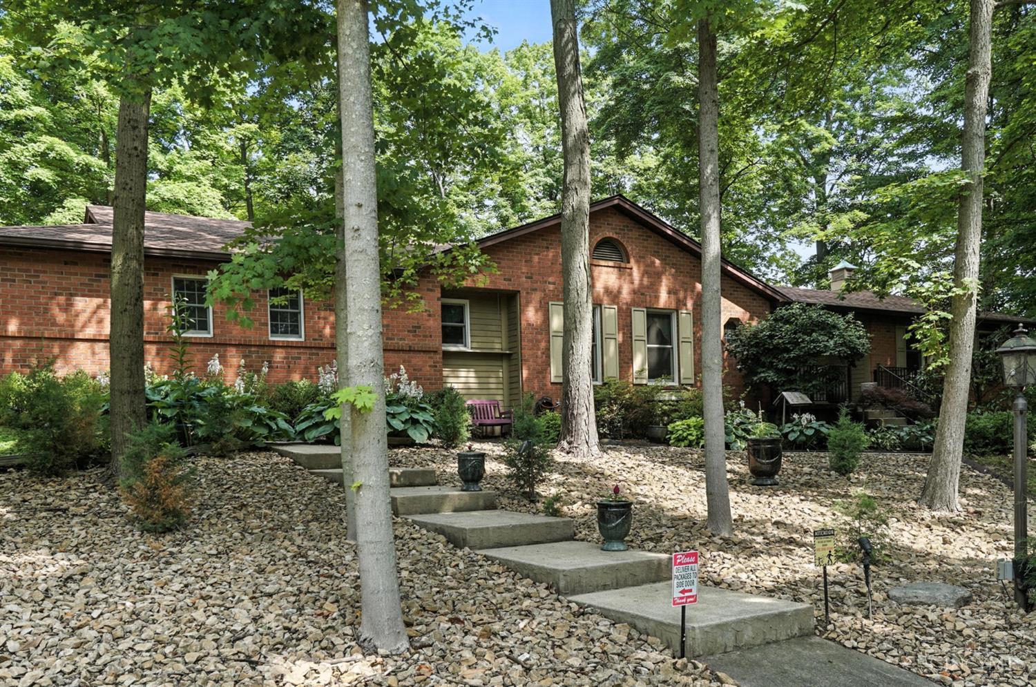 6125 Squirrelwoods Lane